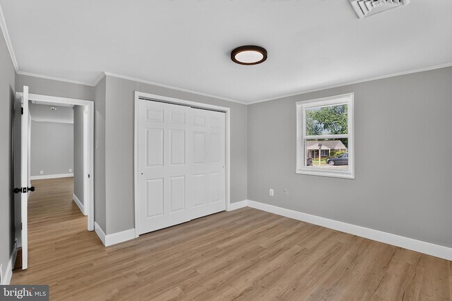 Building Photo - 1539 Reservoir Ave