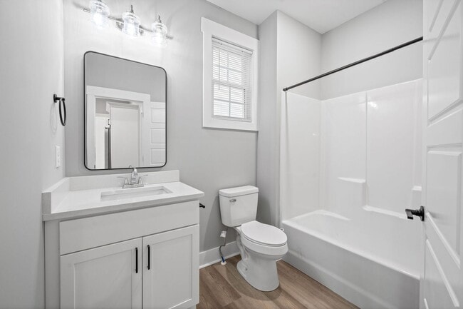 Building Photo - Gorgeous 3 Story 4 Bedroom Pet Friendly Home For Rent!