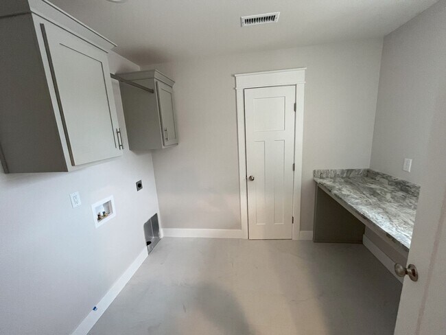 Building Photo - Nearly-new 4-bedroom, 2-bath home in the exclusive Lion's Gate Neighborhood!!!