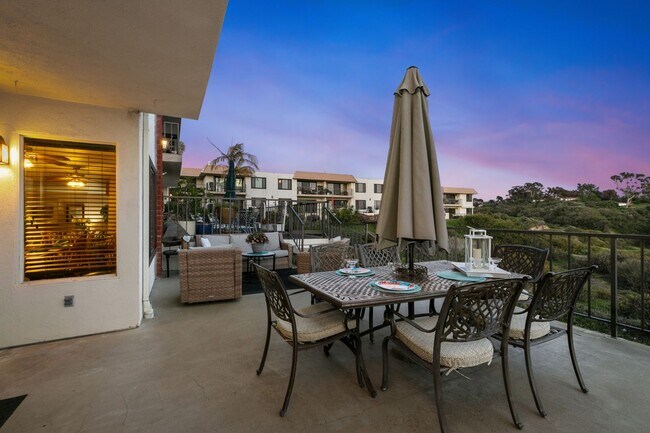 Building Photo - short term rental in the loop