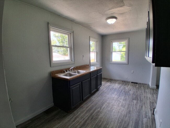 Building Photo - 1497 Fairchild-E