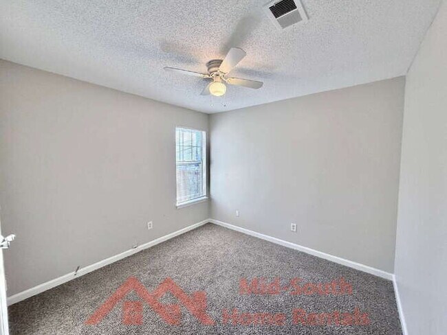 Building Photo - 5827 Hickory Nutt Ln