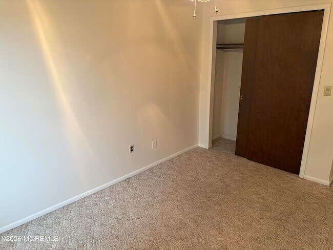 Building Photo - 13 Chippewa Rd