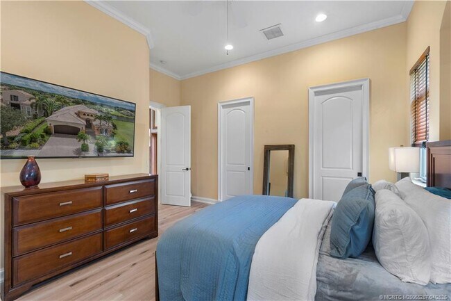 Building Photo - 130 SE Bella Strano