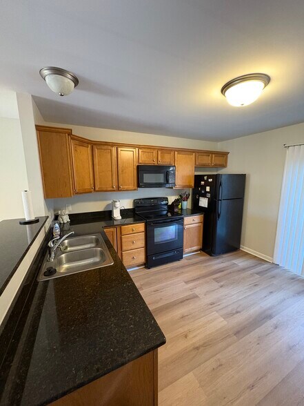 Building Photo - 1810 Broadway St