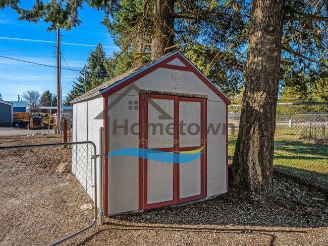 Building Photo - 2 Bedroom 1 Bathroom Home with Off-Street Parking Available in Athol!