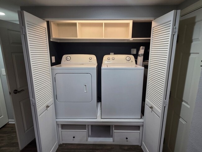 Building Photo - 2 bedroom 2 bath downtown condo