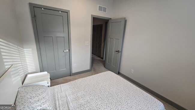 Building Photo - 115 Climbing Ivy Cir