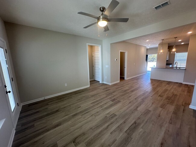 Building Photo - BRAND NEW 4 Bed 3 Bath Townhome Near The H...