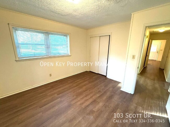 Building Photo - LEASE TO OWN this comfy 3-bedroom house an...