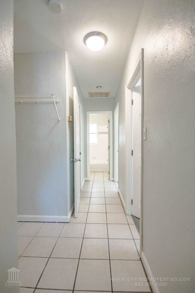 Building Photo - Ask about $500 move in special on this great Duplex Just South of Downtown