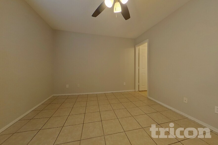 Building Photo - 22371 W Solano Dr