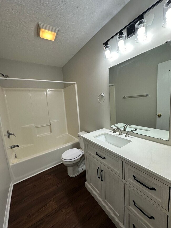 Building Photo - 3611-3613 E Thornhill-ROLLEY