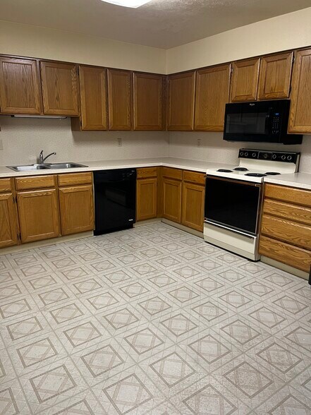 Building Photo - 590 N Woodruff Ave