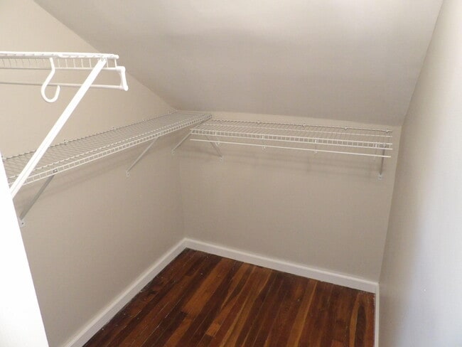 Building Photo - 286 Zandale Dr