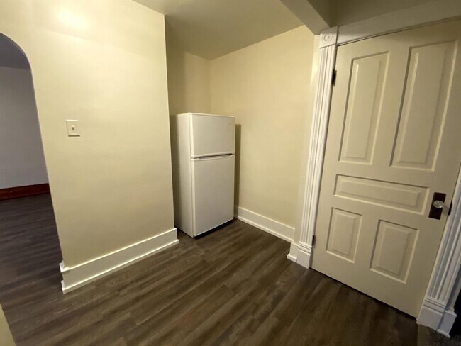 Building Photo - 701 3rd Avenue NE Independence Apt C