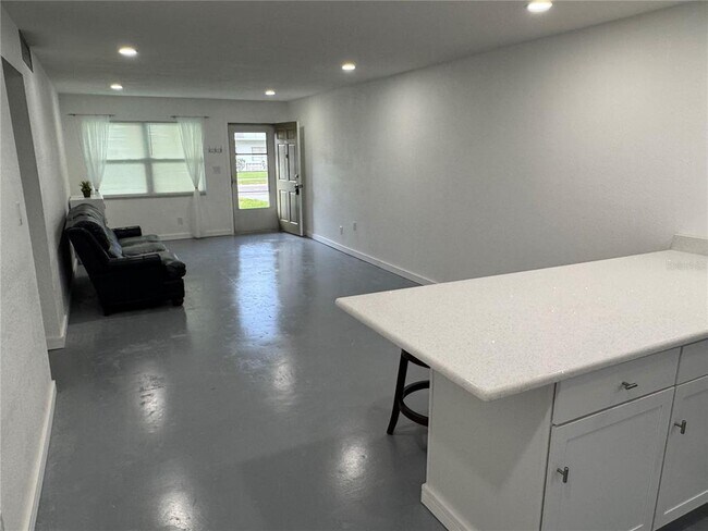 Building Photo - 5720 13th Ave N