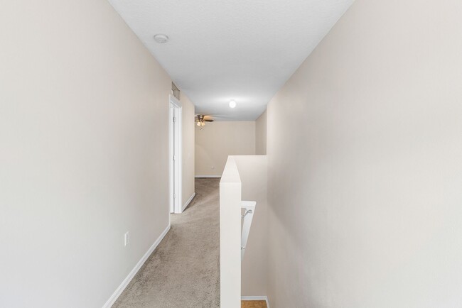 Building Photo - End unit Oceanway townhome with preserve v...