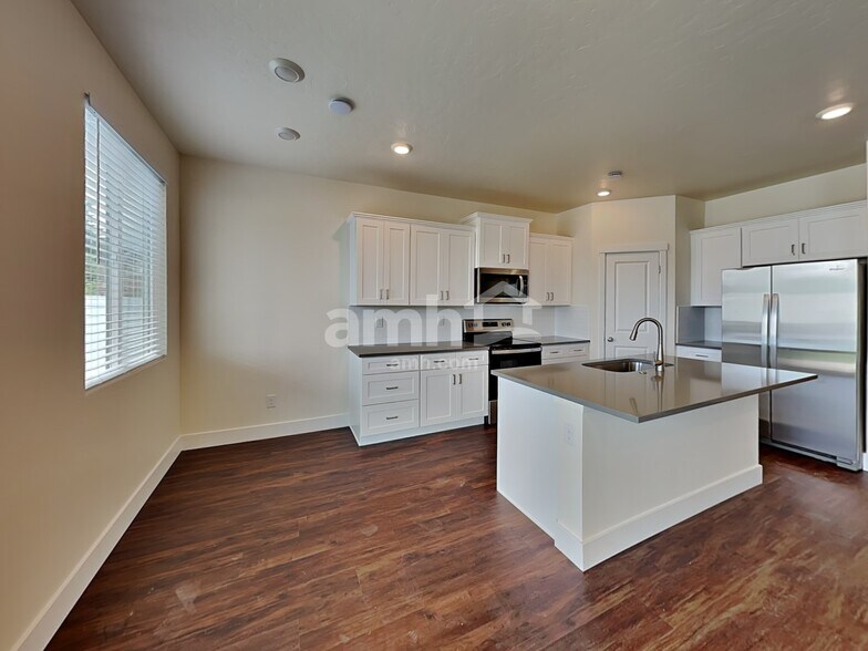 Building Photo - 1515 W Afton St