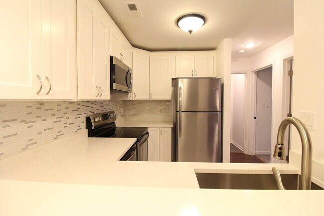 Building Photo - 102 Chesterfield Ln