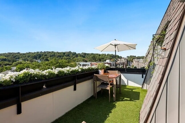 Building Photo - 59 Brainerd Rd