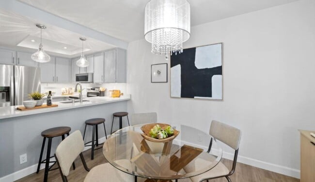 Building Photo - 906 La Barbera Dr