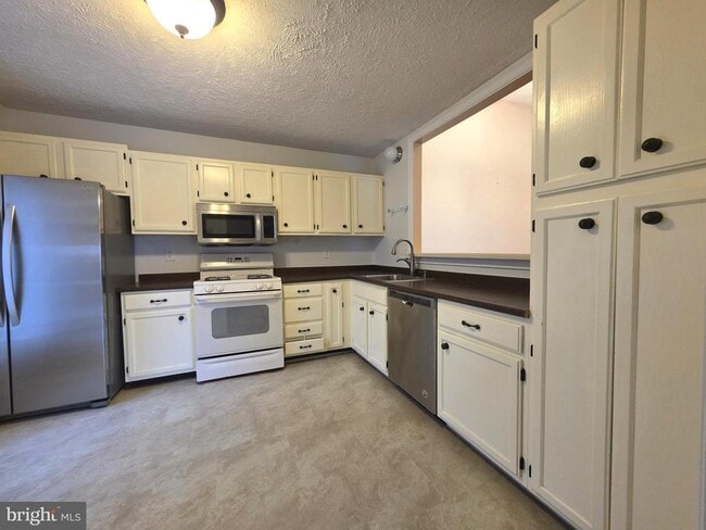 Building Photo - 58 Windbrooke Cir