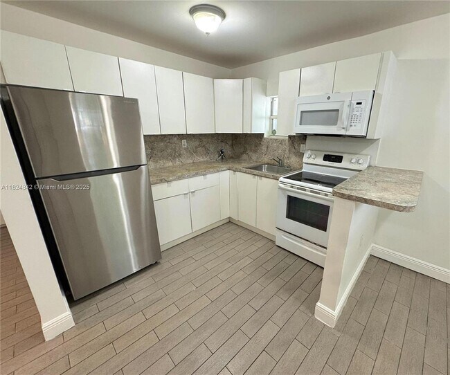Primary Photo - 1030 NW 32nd St