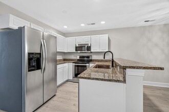 Building Photo - Modern Comfort in the Heart of Johns Island