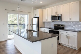 Building Photo - Dublin Village