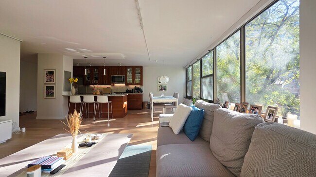 Building Photo - 360 W Wellington Ave