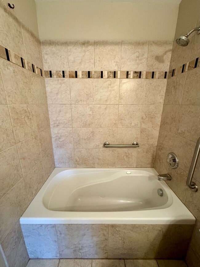 Building Photo - Beautiful home in Pulpit Rock with Stunning Mountain Views