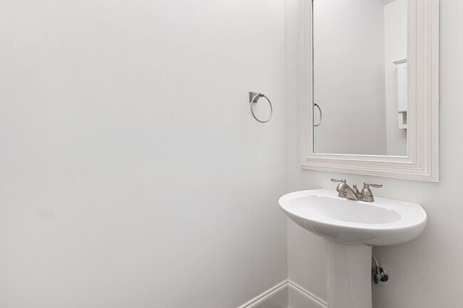 Building Photo - Stylishly Updated 4BR Home in Convenient Bear Location