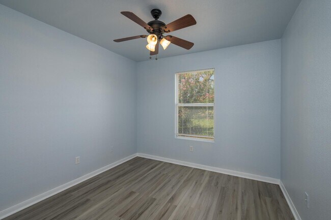 Building Photo - 2401 Haven Dr