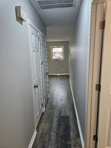Building Photo - 321 Longview Dr