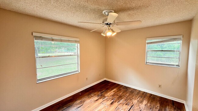 Building Photo - Modern Comfort Meets Prime Location – Spac...