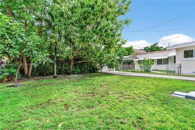 Building Photo - 1624 SW 11th Terrace