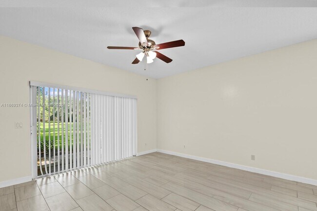Building Photo - 2700 Creekside Dr