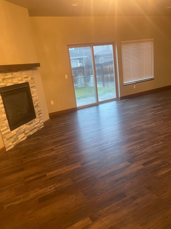 Building Photo - 1601 Westwood Cir