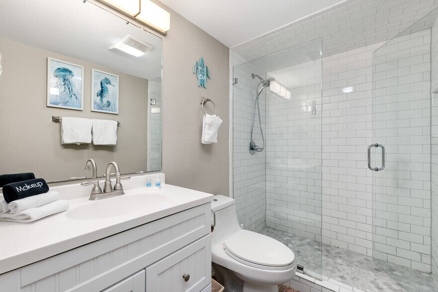 Building Photo - 115 E Coronado Dr