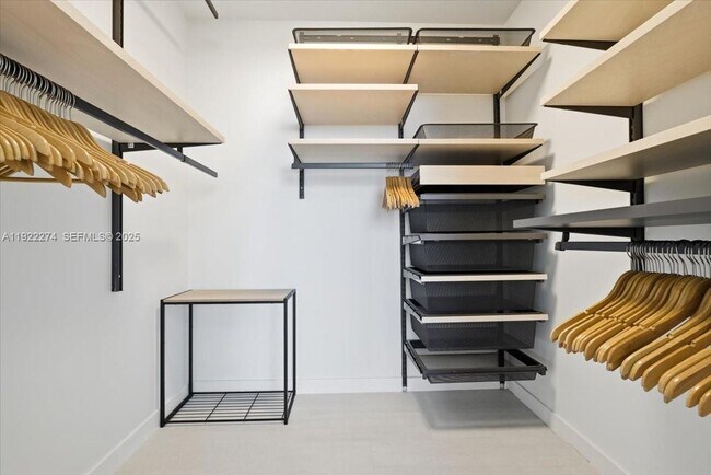 Building Photo - 1000 Brickell Plaza