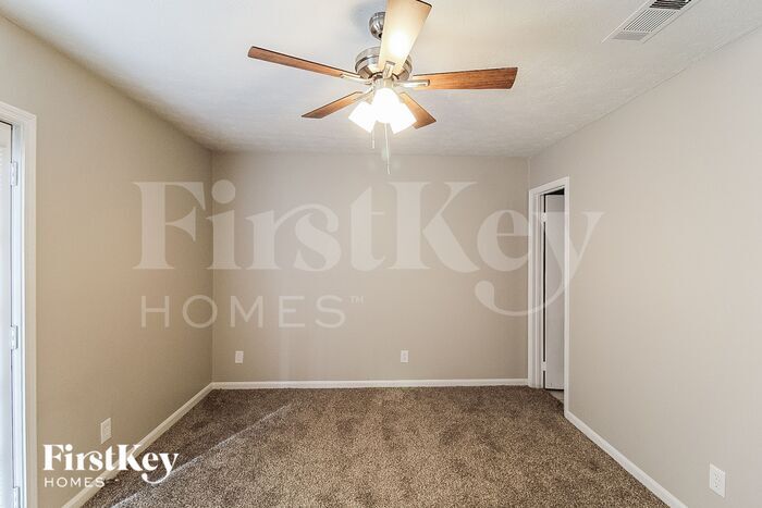 Building Photo - 401 Hemlock Dr