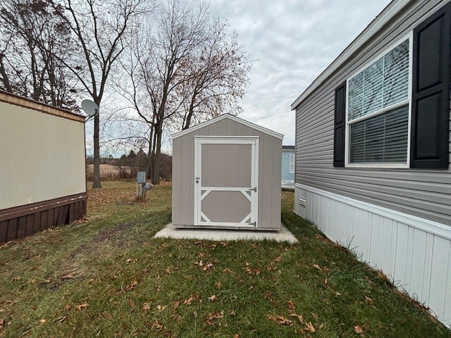 Building Photo - 831 N Pontiac Trail