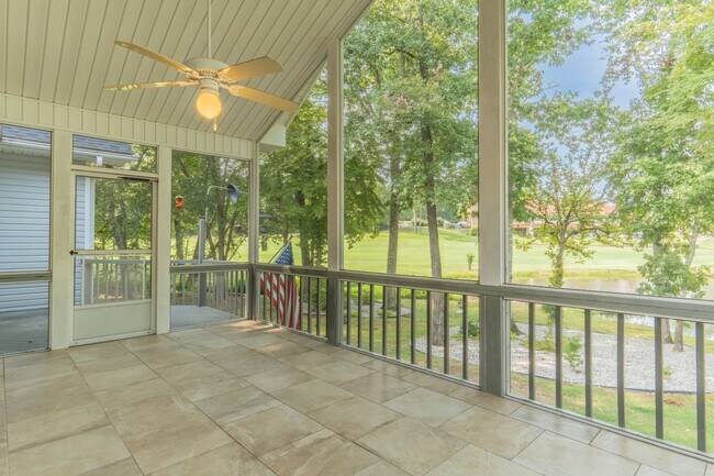 Building Photo - 10 Lindura Ln