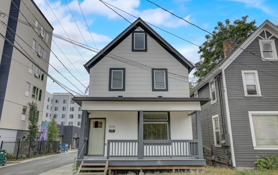 Front Entrance/Porch - 1112 S 8th St