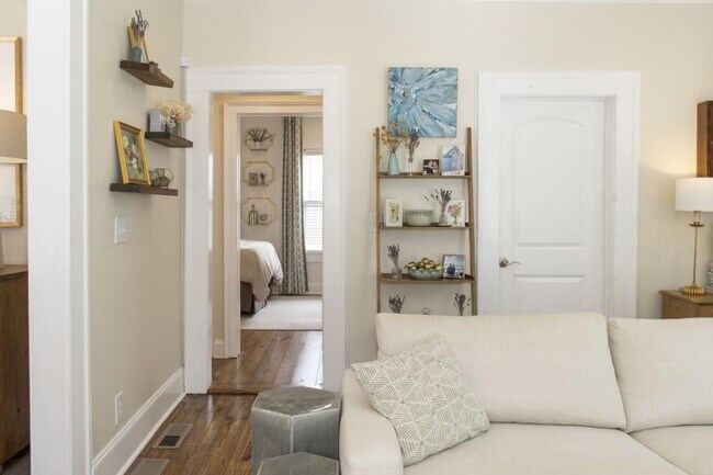 Building Photo - 801 Durant Pl NE