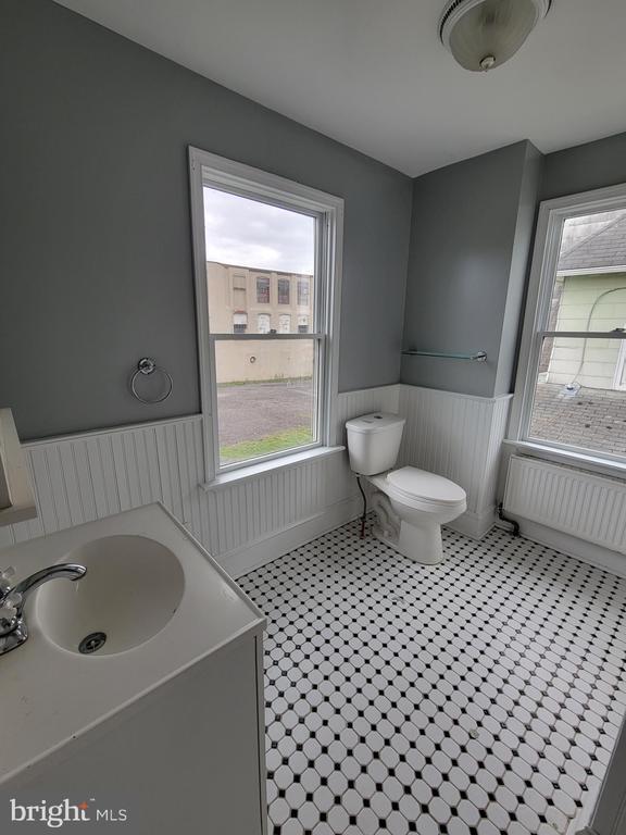 Building Photo - 305 Brower Ave