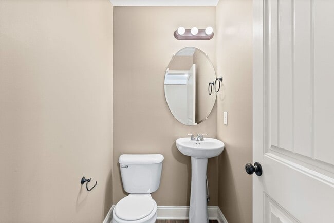 Building Photo - Pet Friendly Two Bedroom!