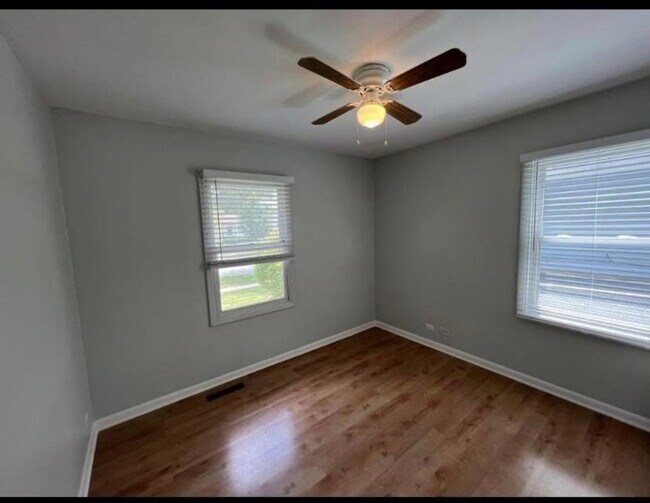Building Photo - 324 Hiawatha Dr