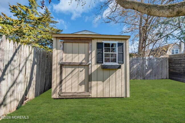 Building Photo - 510 Lareine Ave